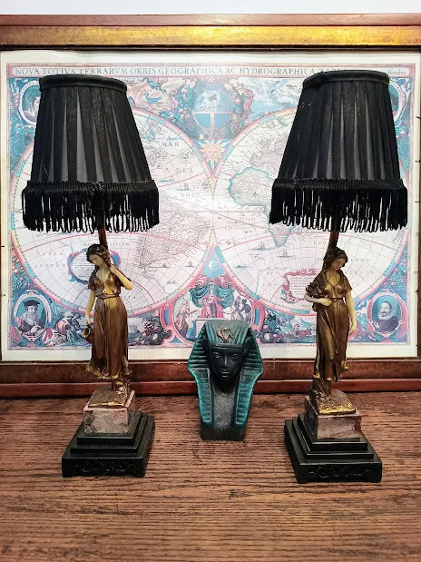 LAMPARA VELADOR FIGURA MUJER  BASE ONIX - LE FEMME