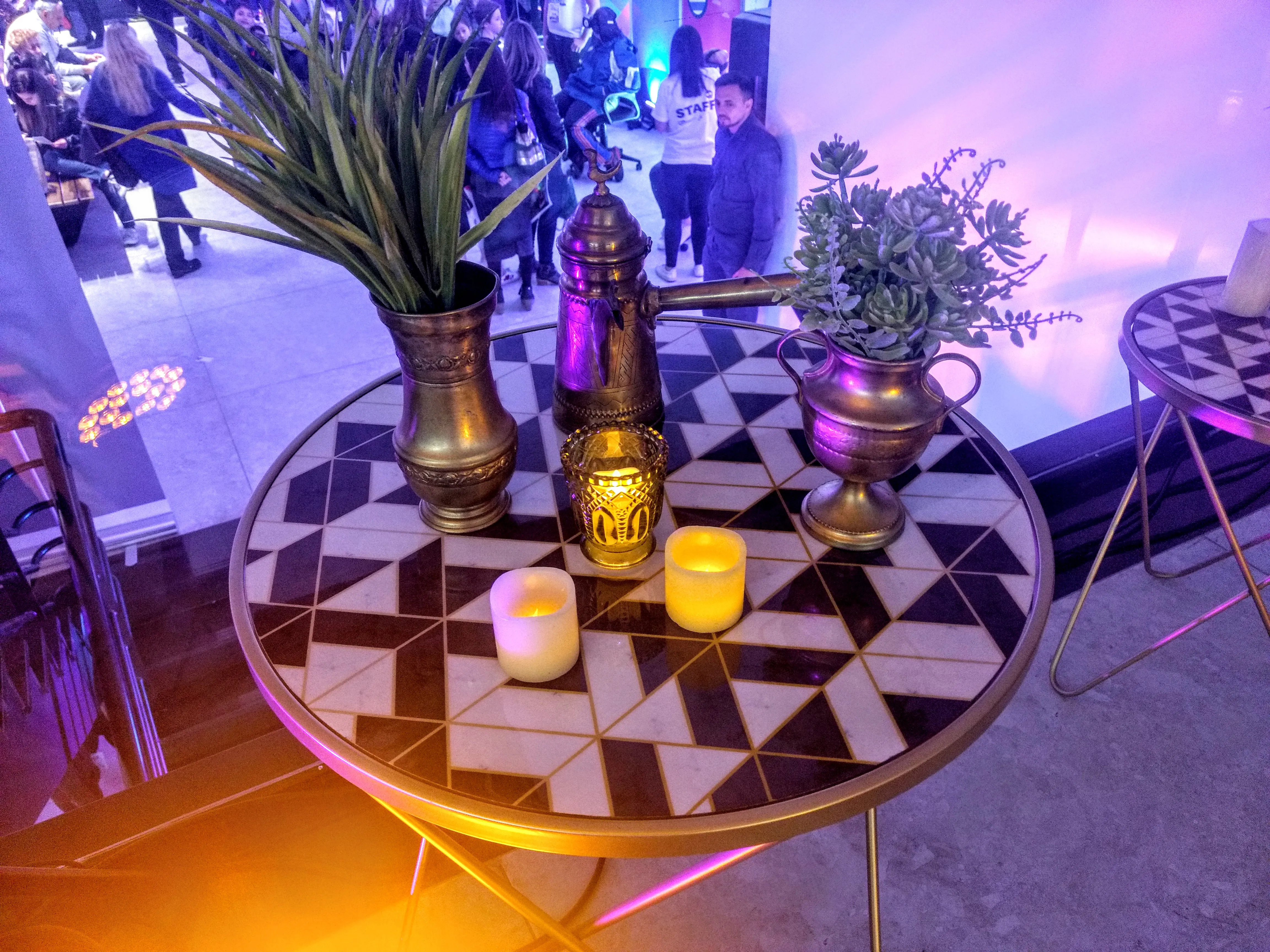 MESA DE DISEÑO ORO "GEOMETRIC" Chica diam 0.38 x 0.48 alt