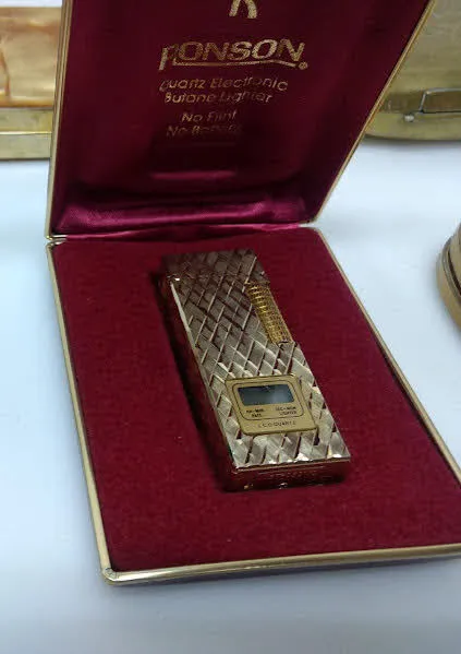 ENCENDEDOR "RONSON"  LCD QUARZ CON ESTUCHE  
