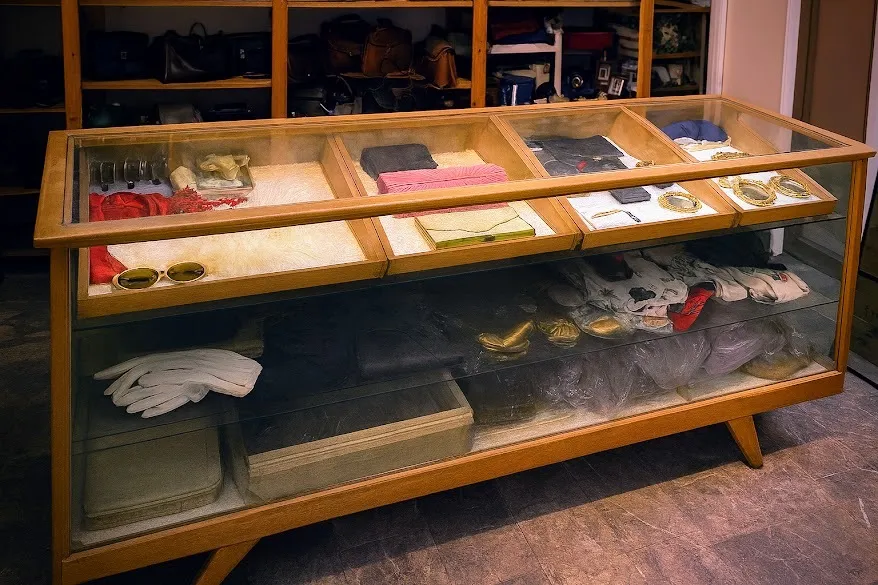 MOSTRADOR  VITRINA DE MERCERIA 1.50 X 0.50 X 0.90 ALT.