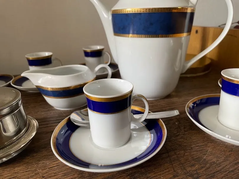 TAZA DE CAFE AZUL Y ORO  GURAL