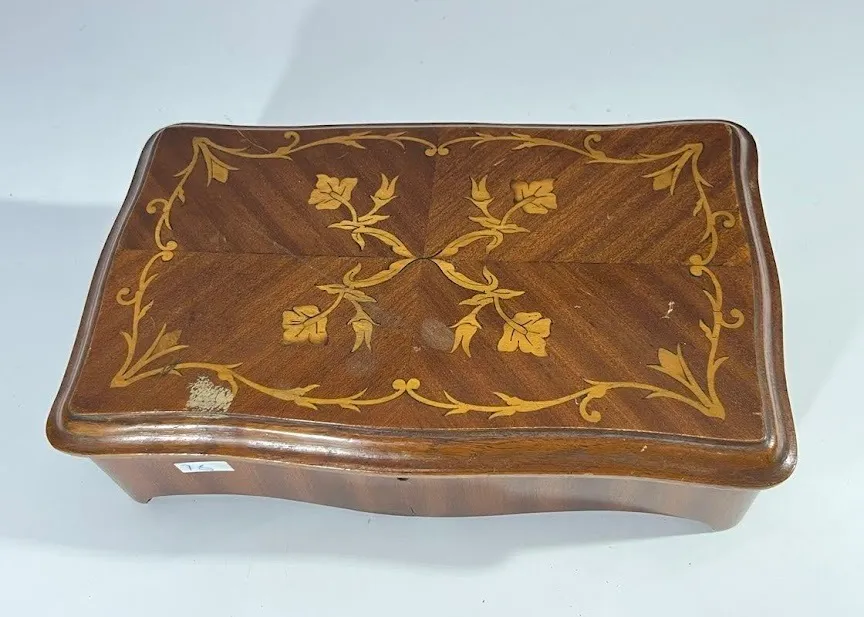 COSTURERO  ROBLE FLORES INTERIOR TELA VERDE 28 X 16 X 9 CM  COS1