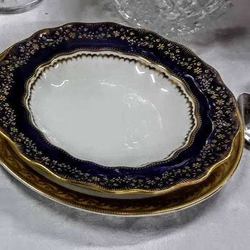 PLATO  POSTRE INGLES AZUL Y ORO  MINTON ONDAS - 17.5 CM