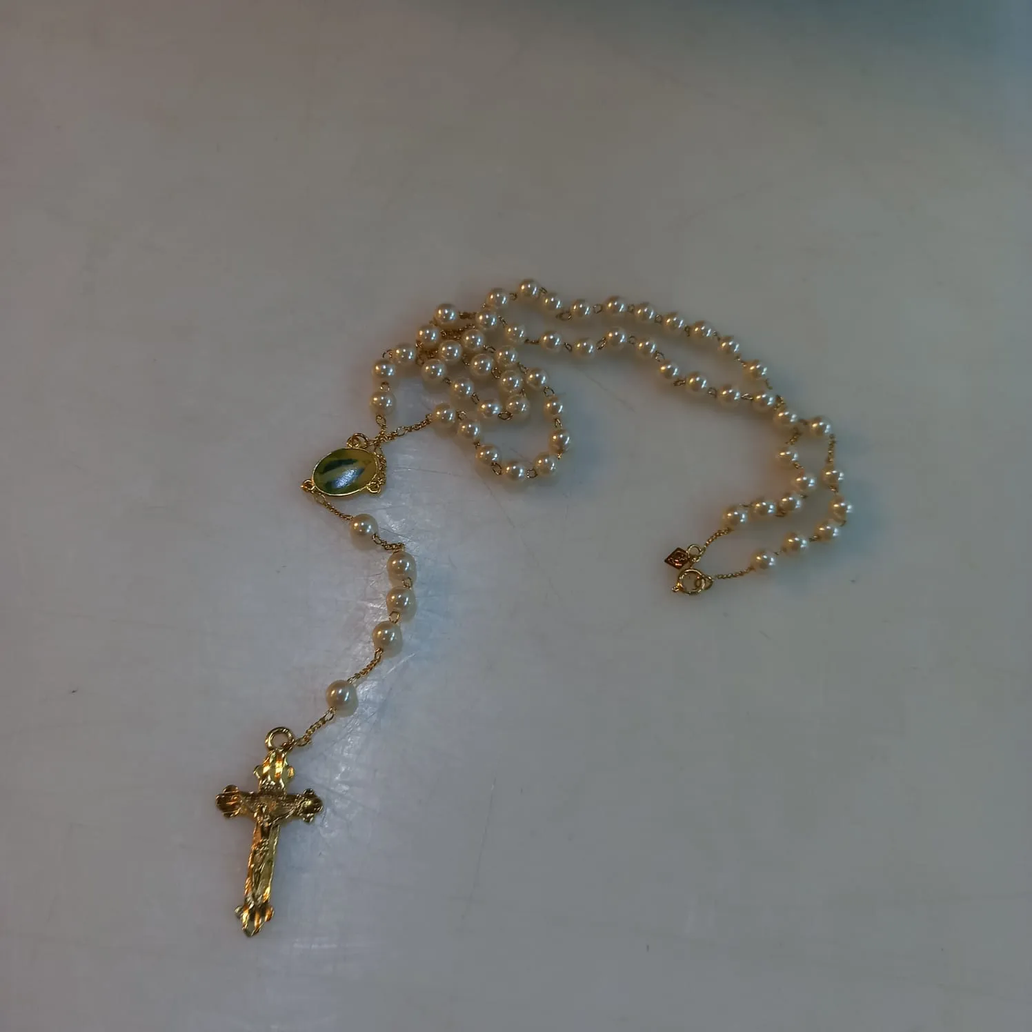 ROSARIO DE PERLAS CON DORADO