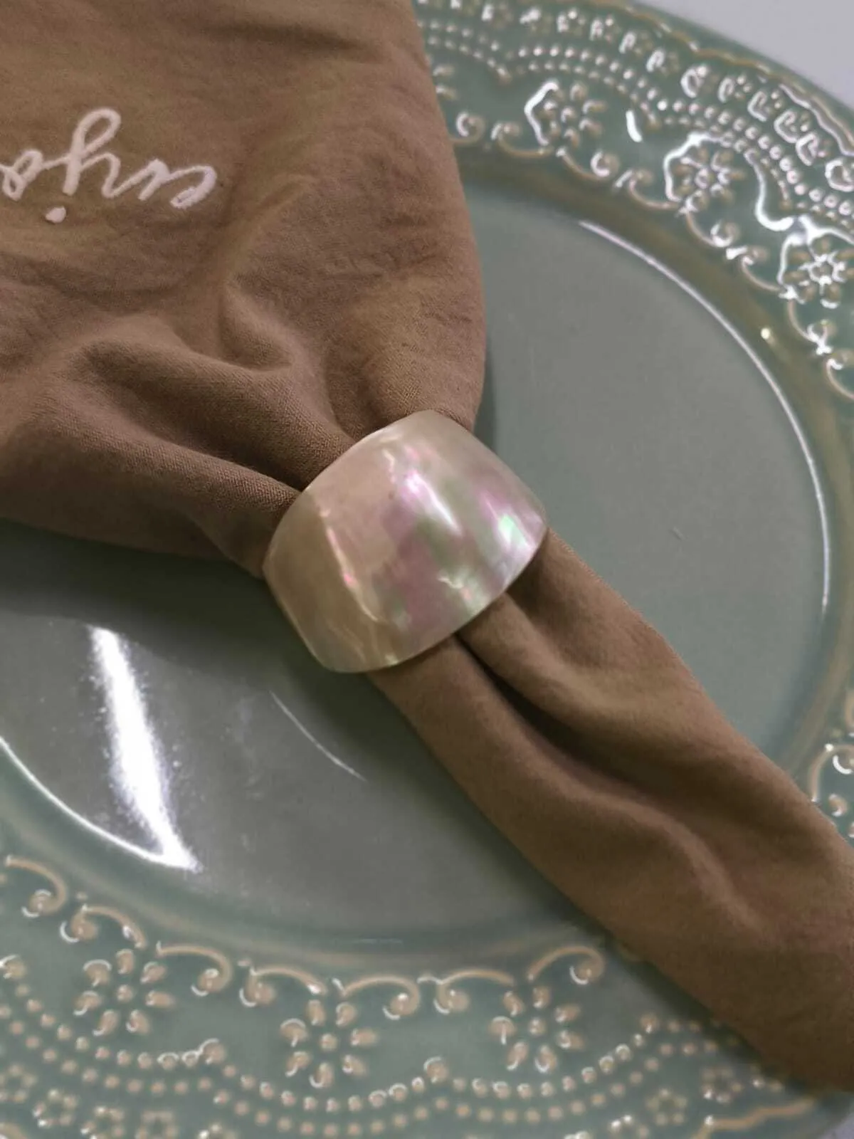 ARO/PORTA SERVILLETA  DE NACAR: Diam 4 CM 