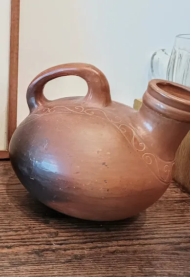 VASIJA DE BARRO CON PICO Y ASA - diam. 20 x 25 cm alt.