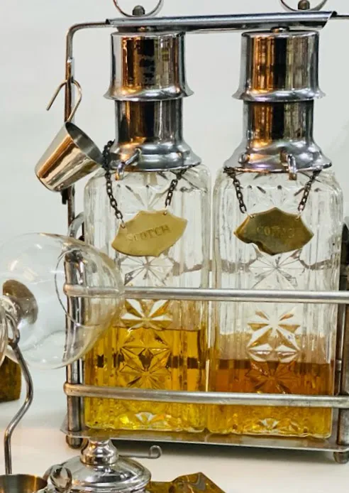 LICORERA DOBLE CON SOPORTE METALICO