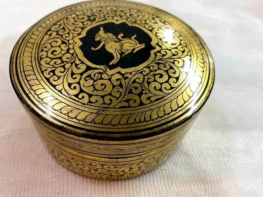 CAJA ALHAJERO DORADA  FILIGRANA Y LEON DIAM 10 CM   "AL11"