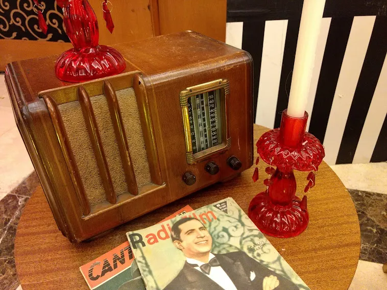 RADIO ANTIGUA CAJA DE MADERA 3 COLUNMAS