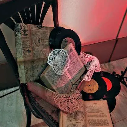 SILLA ANTIGUA TAPIZADO BROCATO