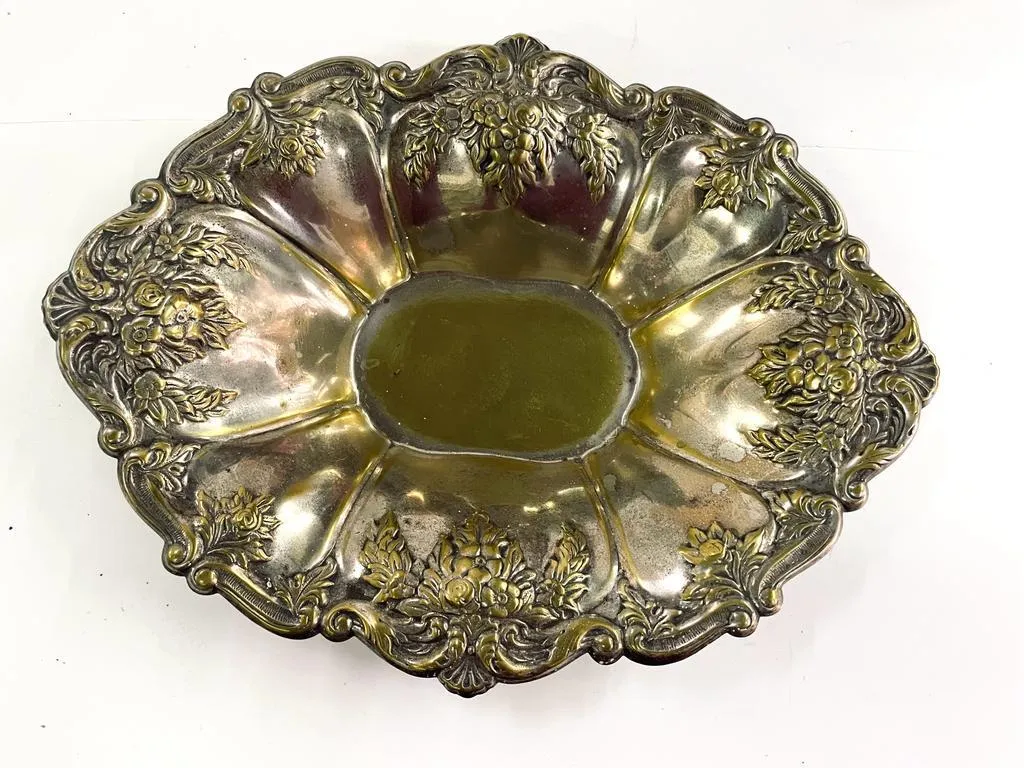 CENTRO DE PLATA LABRADA OVAL " HOJAS CPL25"  32 X 25 CM