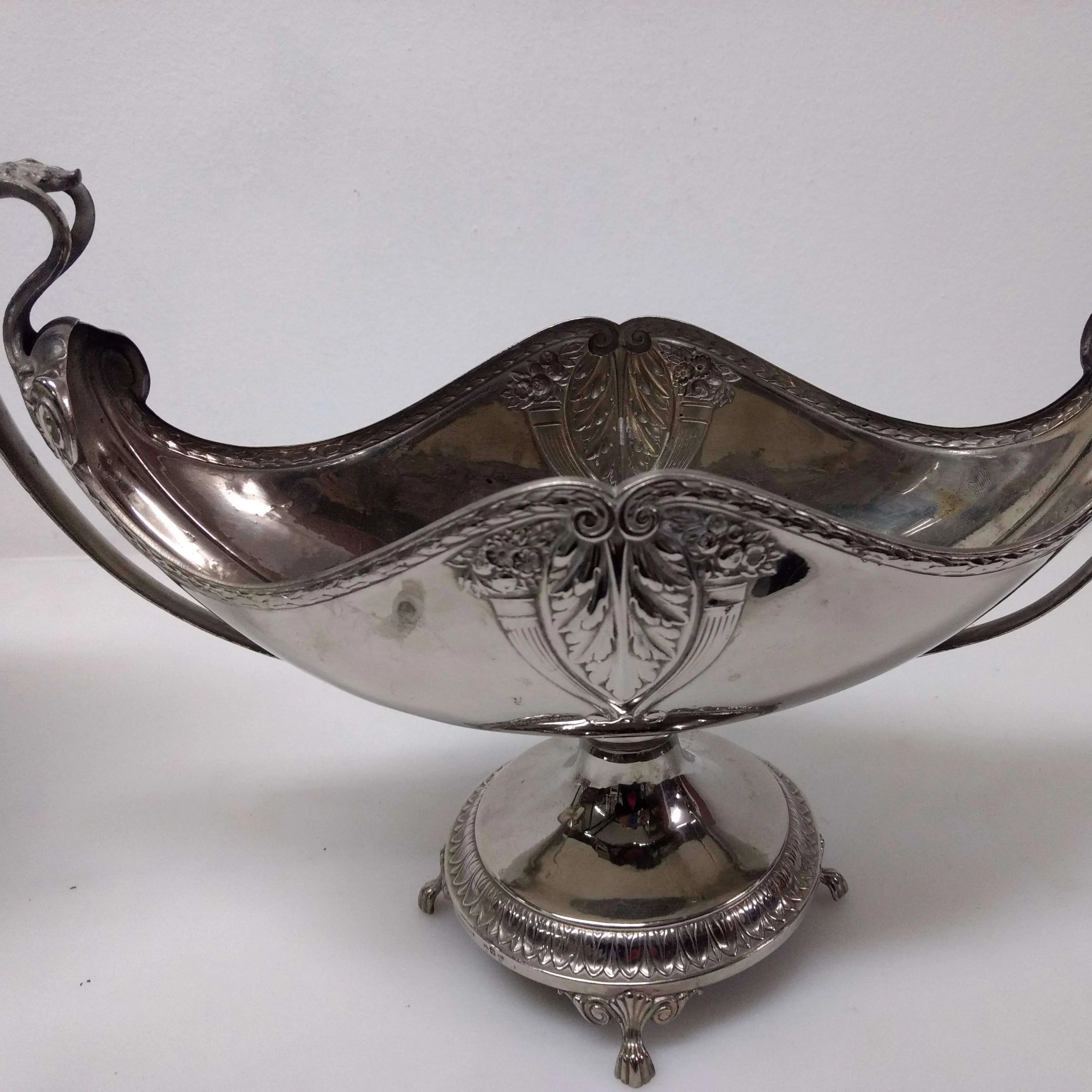 CENTRO DE PLATA ANTIQUE CPA 02 "MARRIOT" Diam. 30 cm  x alt.18 cm