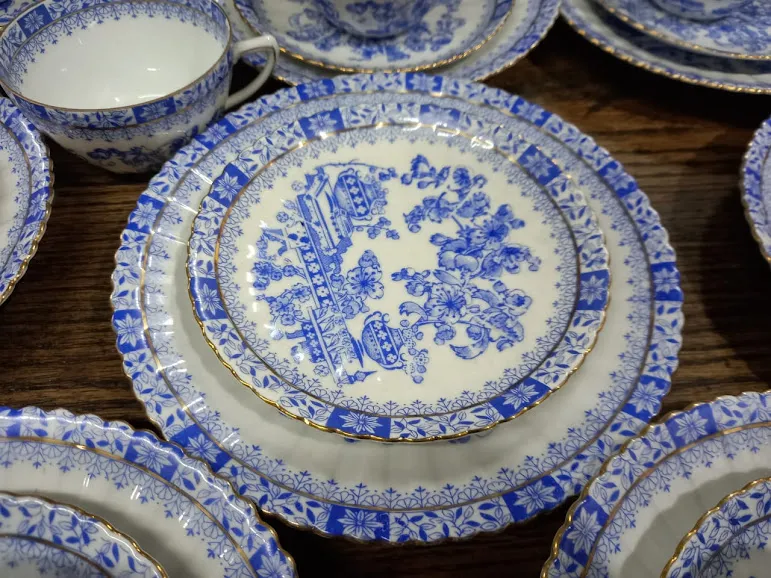 BANDEJA PARA MASAS PORCELANA AZUL Y BLANCO SAXONIA