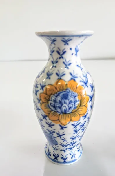 FLORERO CHICO AZUL Y FLOR AMARILLA - 16 CM