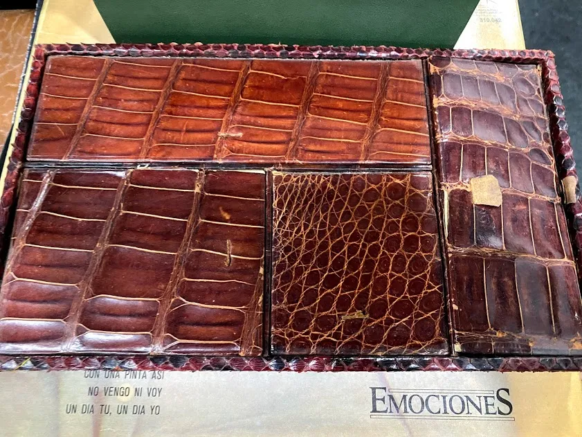 CAJA TARJETERA CUERO COCODRILO BORDO