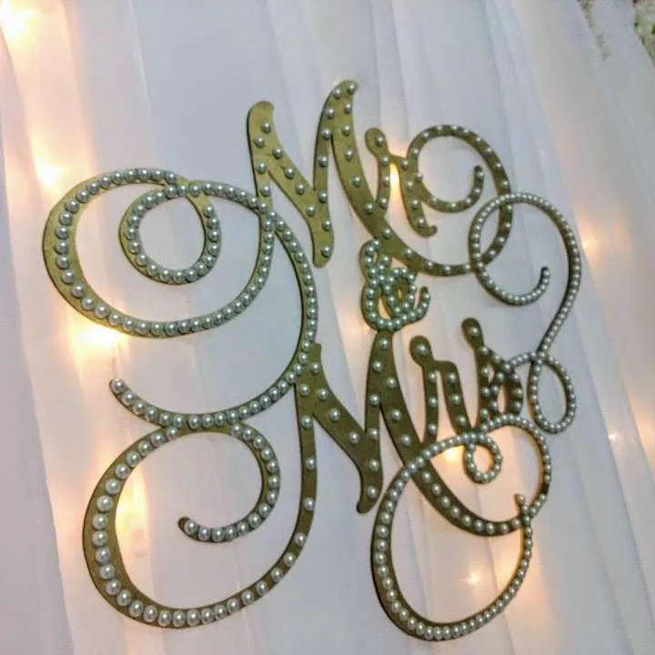 CARTEL MR&MRS CON PERLAS