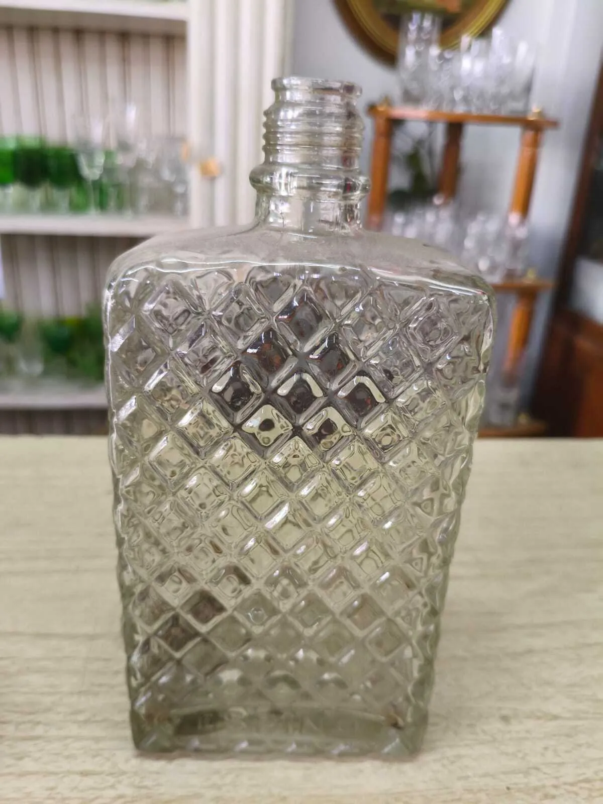 BOTELLON DE WHISKY TALLADO CON PUNTA DIAMANTE  "ESPINO"23 X  10 CM  