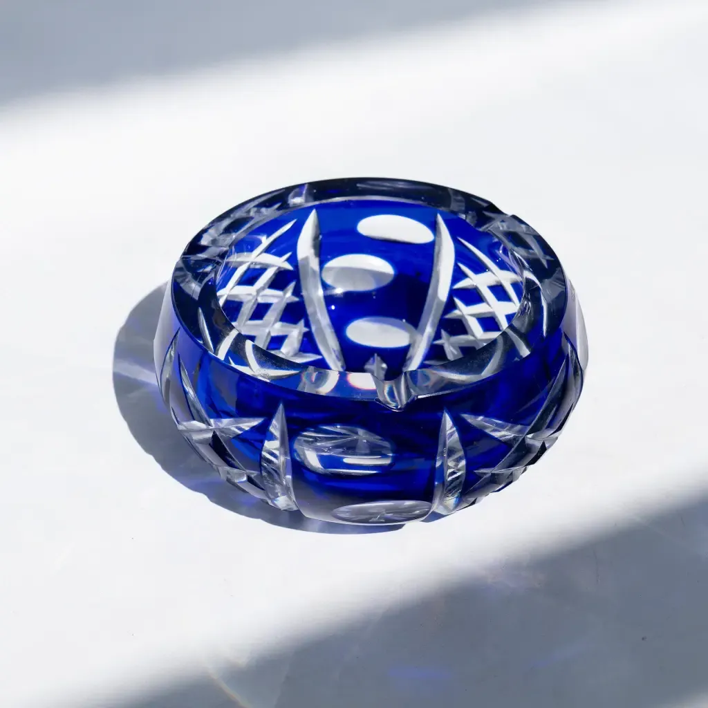 CENICERO CRISTAL TALLADO AZUL  02 "CRUCES"-  Altura 7 cm | Diámetro 12 cm