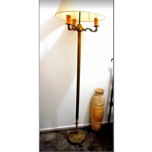 LAMPARA DE PIE DE BRONCE ANTIGUO "LP1"   Alto 188 cm, Base23cm.