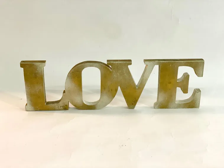 PALABRA LOVE IMPRENTA 42 X 12 X 2 cm