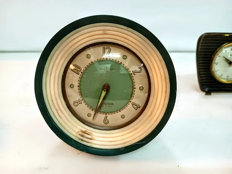 RELOJ  DE MESA  VERDE RETRO JAPONES  SEIKOSHA 