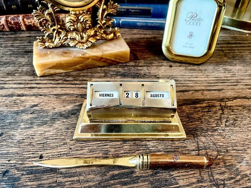 ABECARTA MADERA Y BRONCE