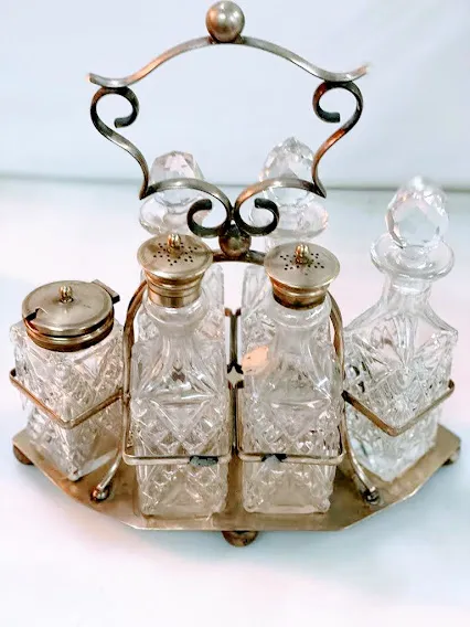 CONVOY DE CRISTAL - 6 PIEZAS Y BASE PLATA ANTIQUE . Med. 26 cm largo x 30 cm alto