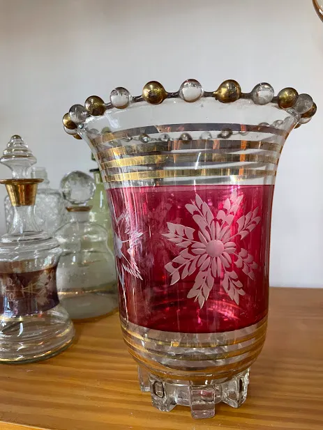 FLORERO CRISTAL ROJO Y ORO "FRO " B.17 X Alt.23 cm