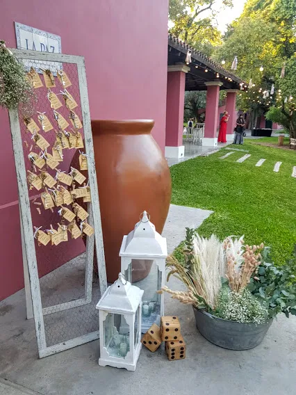 ATRIL ENREJADO  SITTING TABLE