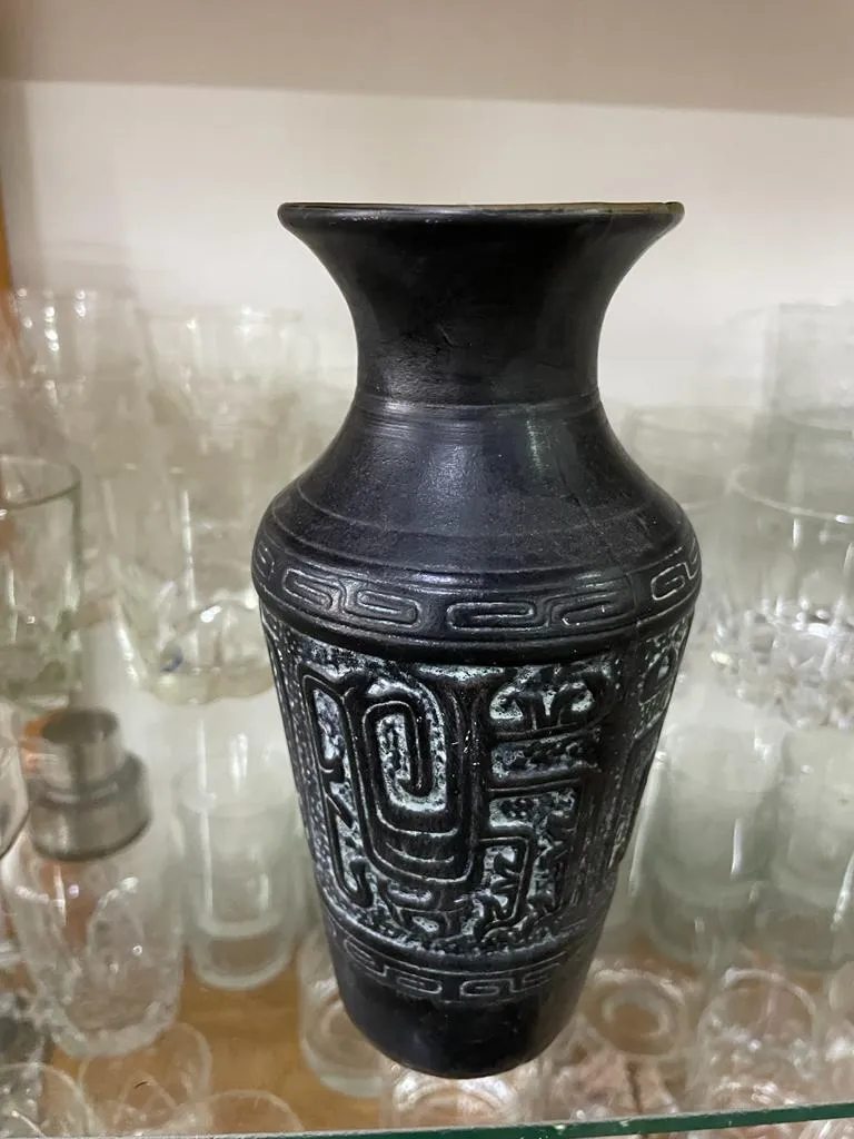 FLORERO CERAMICA NEGRO RELIEVE ETNICO - ALT. 19 CM BOCA 8 CM