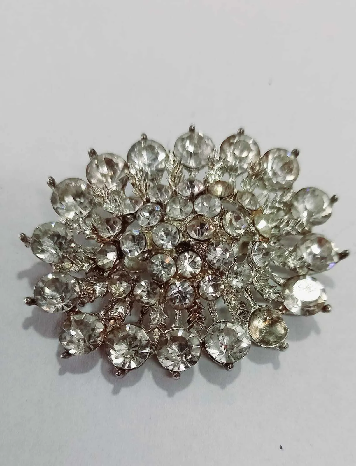 PRENDEDOR  PLATA OVAL  BRILLANTES  5 X 4 CM