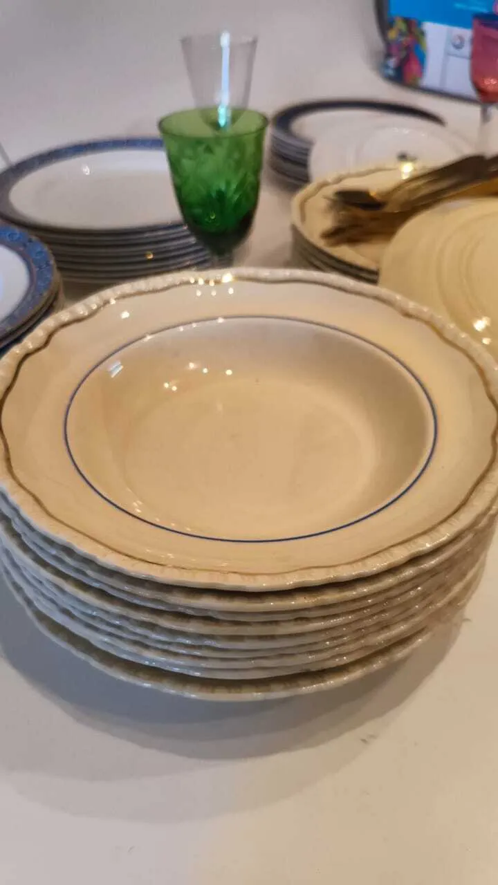 PLATO HONDO INGLES AZUL Y ORO "WILKINSON" 22.5CM