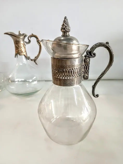 JARRA DE CRISTAL CON ASA Y COLLARIN PLATA  JCP 3