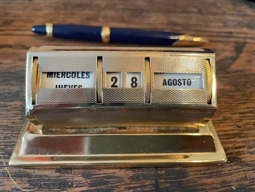 CALENDARIO DE ESCRITORIO BRONCE "CEB1" 10.5 CM LARGO