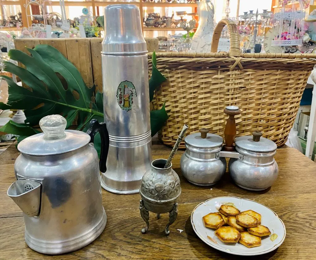 JUEGO DE MATE/ CAFETERA  VINTAGE DE ALUMINIO  3/ 4 PIEZAS
