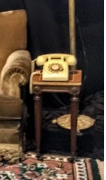 MESITA CON RUEDAS PARA TELEFONO