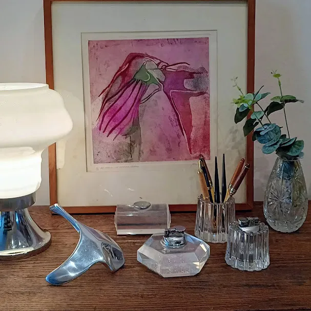 CUADRO MARCO MADERA FIGURA ROSA  FUCSIA