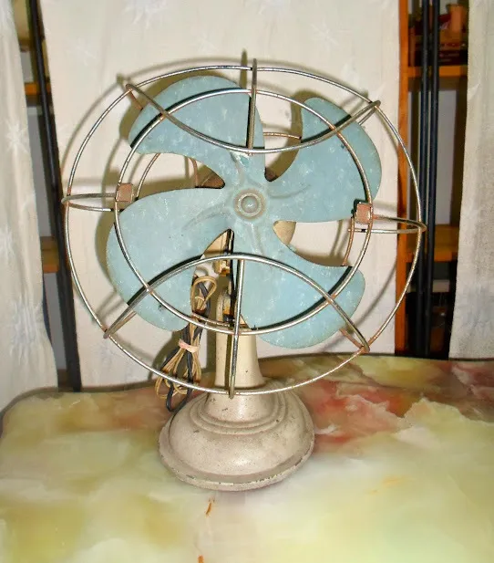 VENTILADOR  ANTIGUO VERDE 