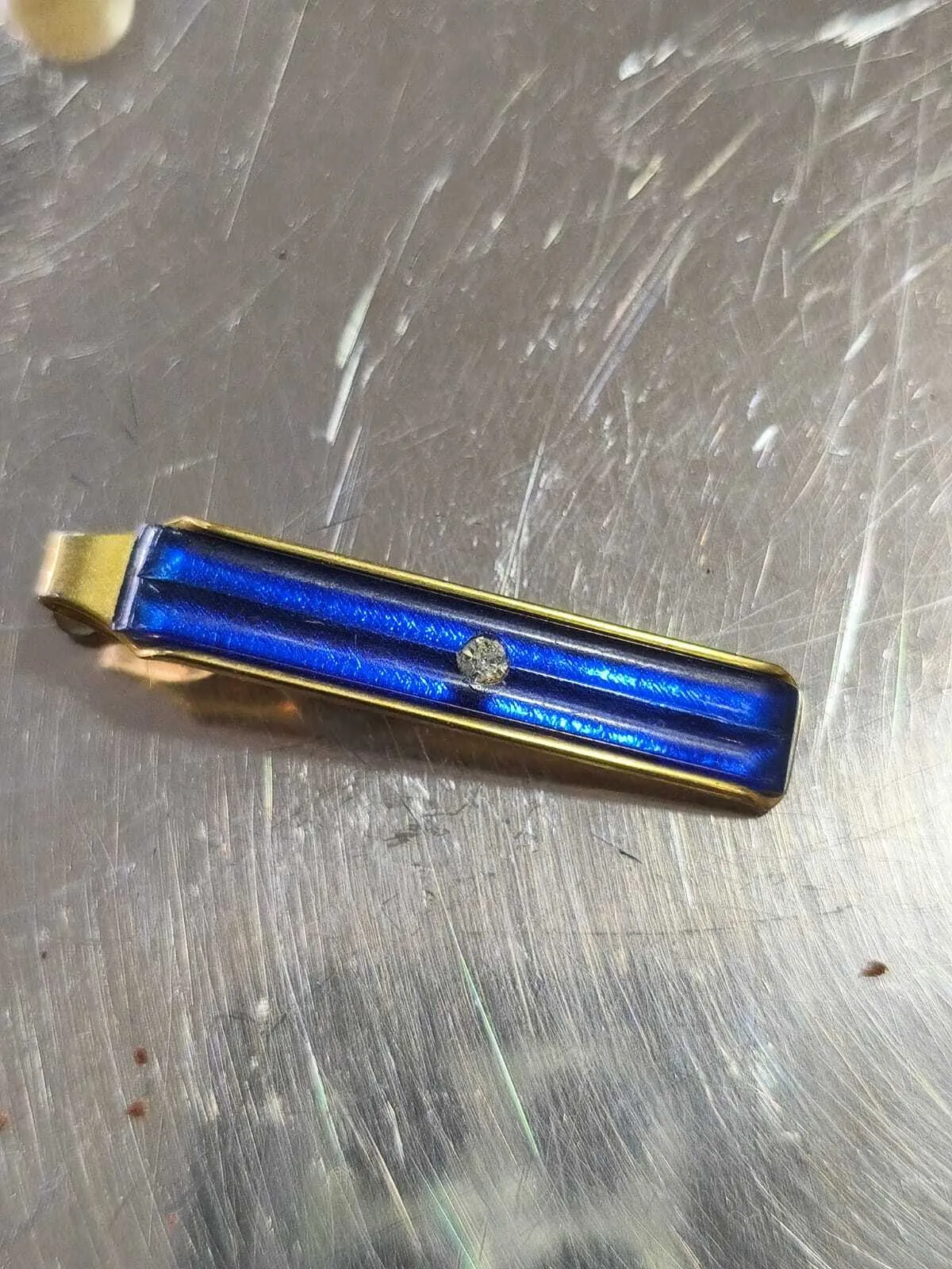 BROCHE RECTO ORO Y AZUL 5CM