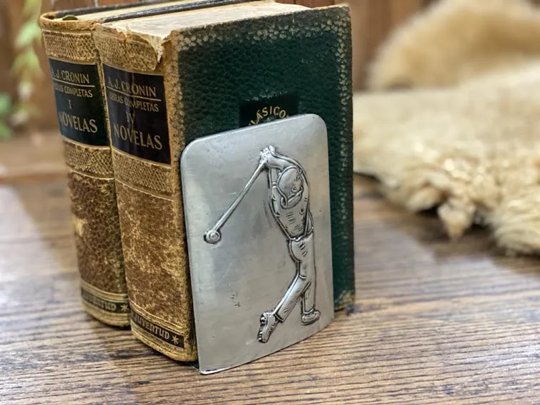 PAR DE SUJETA LIBROS  CON GRABADO EN PLATA DISEÑO GOLF