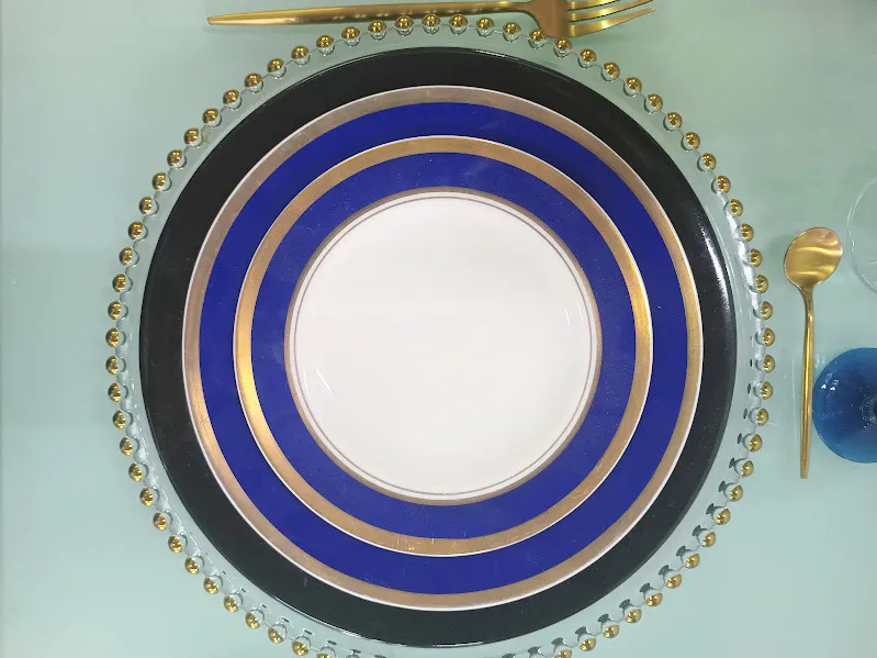PLATO ENTRADA AZUL ROYAL HARTFORD BONE CHINA .DIAM 19 CM