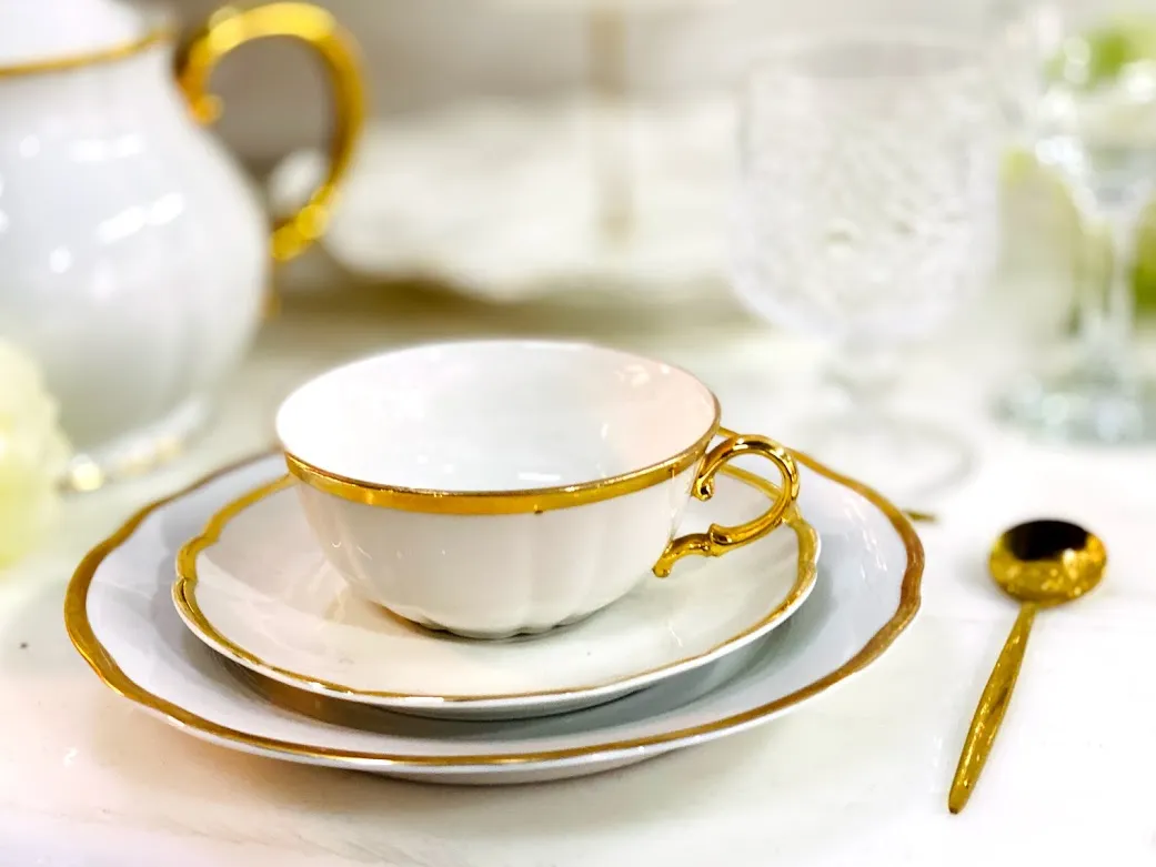 TAZA DE CAFE  VERBANO BLANCO BORDE ORO ONDAS