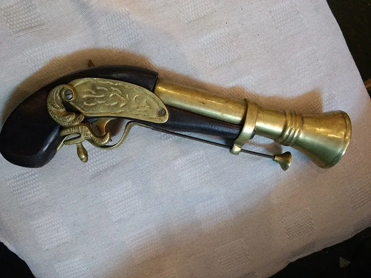 TRABUCO  CUERPO DE BRONCE 32 CM