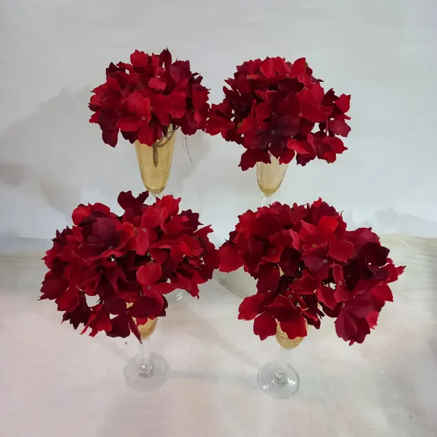 RAMILLETE  DE HORTENSIAS  ROJOS