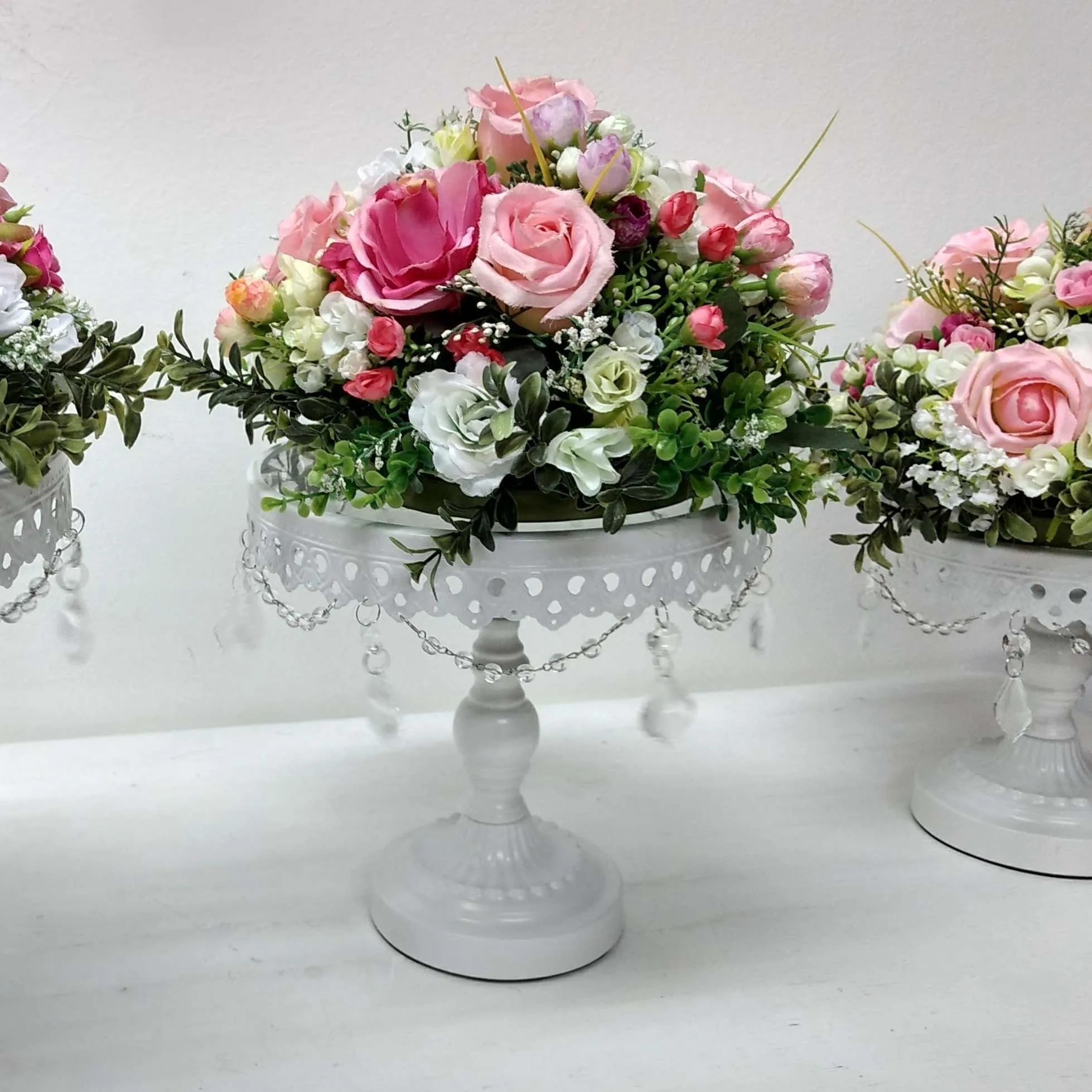 PIE DE TORTA BLANCO "MEDIANO" CON CAIRELES  -Diam 23  alto 23 (CB002)