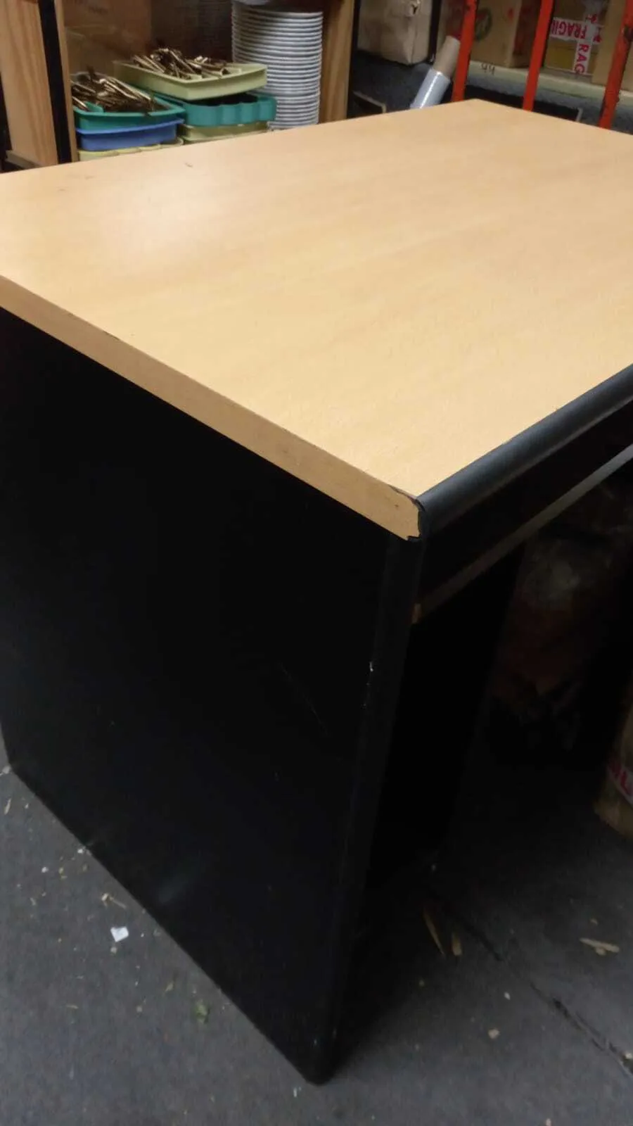 ESCRITORIO DE OFICINA CON PORTA CPU  90 X  60 X  90 CM  ALT