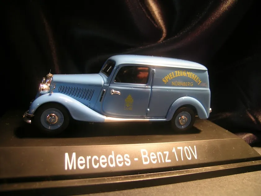 AUTITO MERCEDES BENZ MAQUETA  10 X 4 CM 