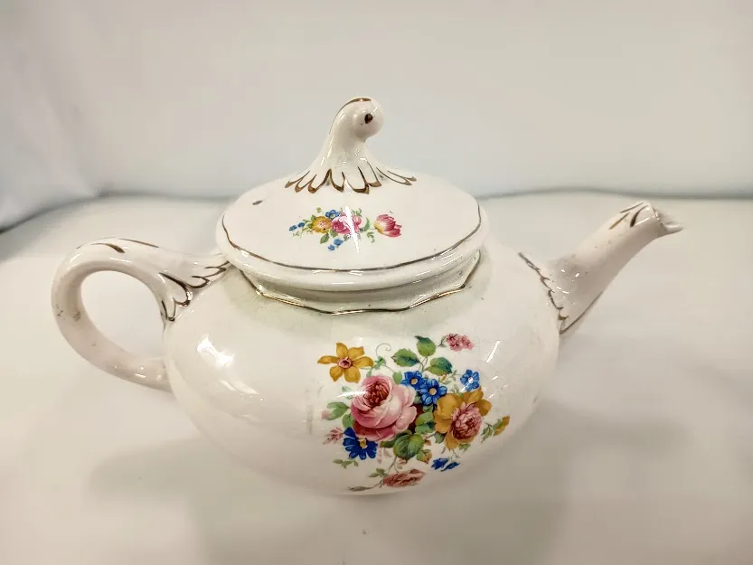 TETERA ANTIGUA  "RIVIERA"