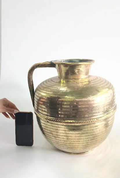 GRAN JARRON DE BRONCE CON ASA  -  ALT 36 CM