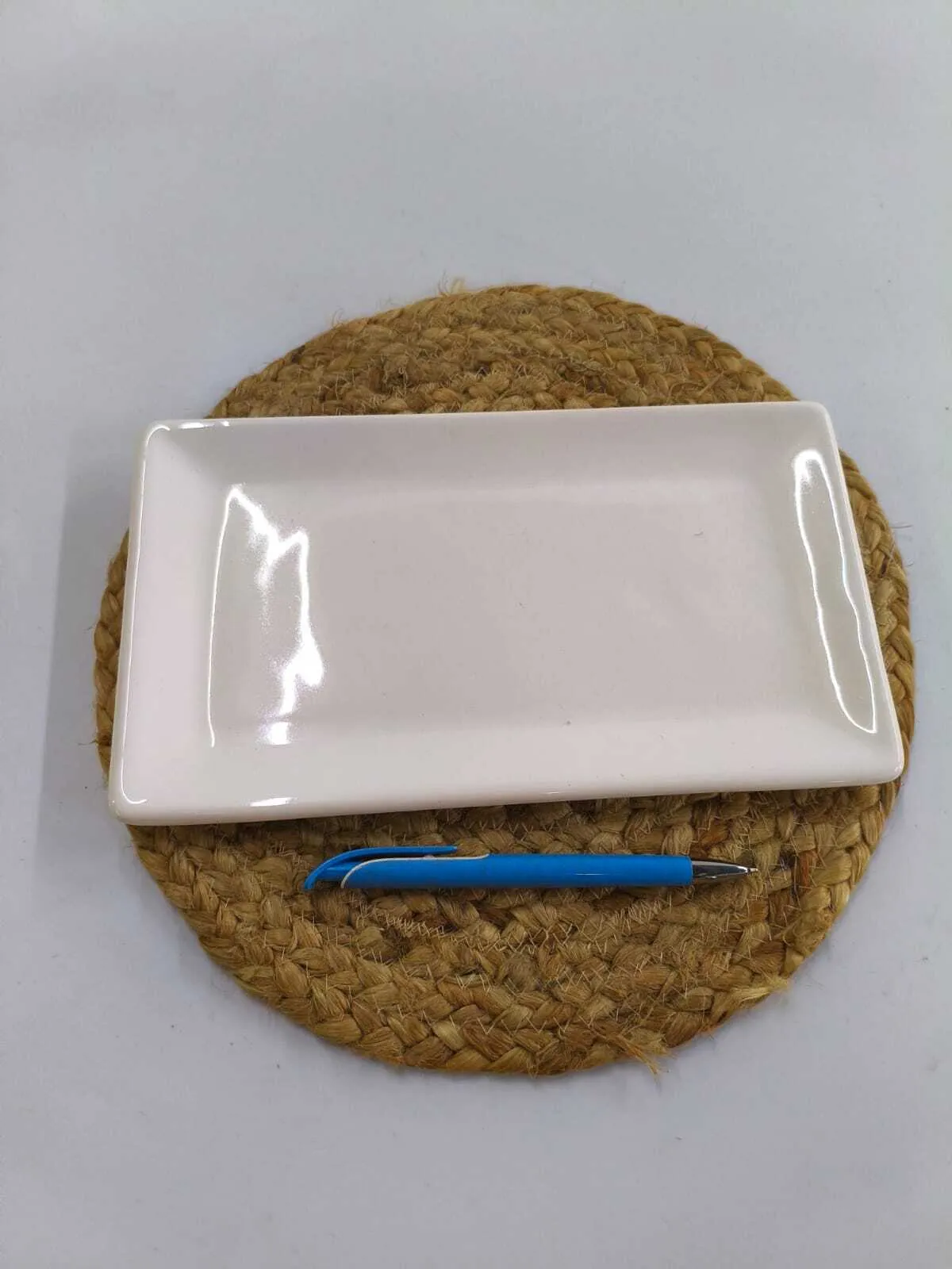 BANDEJA  RECTANGULAR CERÁMICA BLANCA 27 X 15 CM